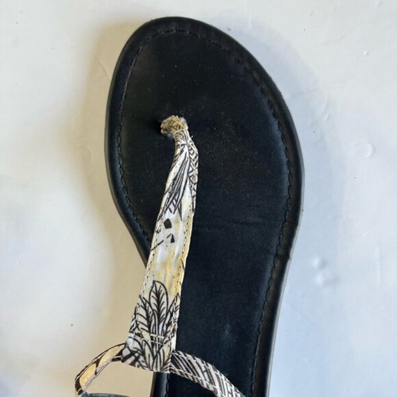 g:21 Black & White Strappy Flat Sandals - Size 8 - Picture 9 of 13